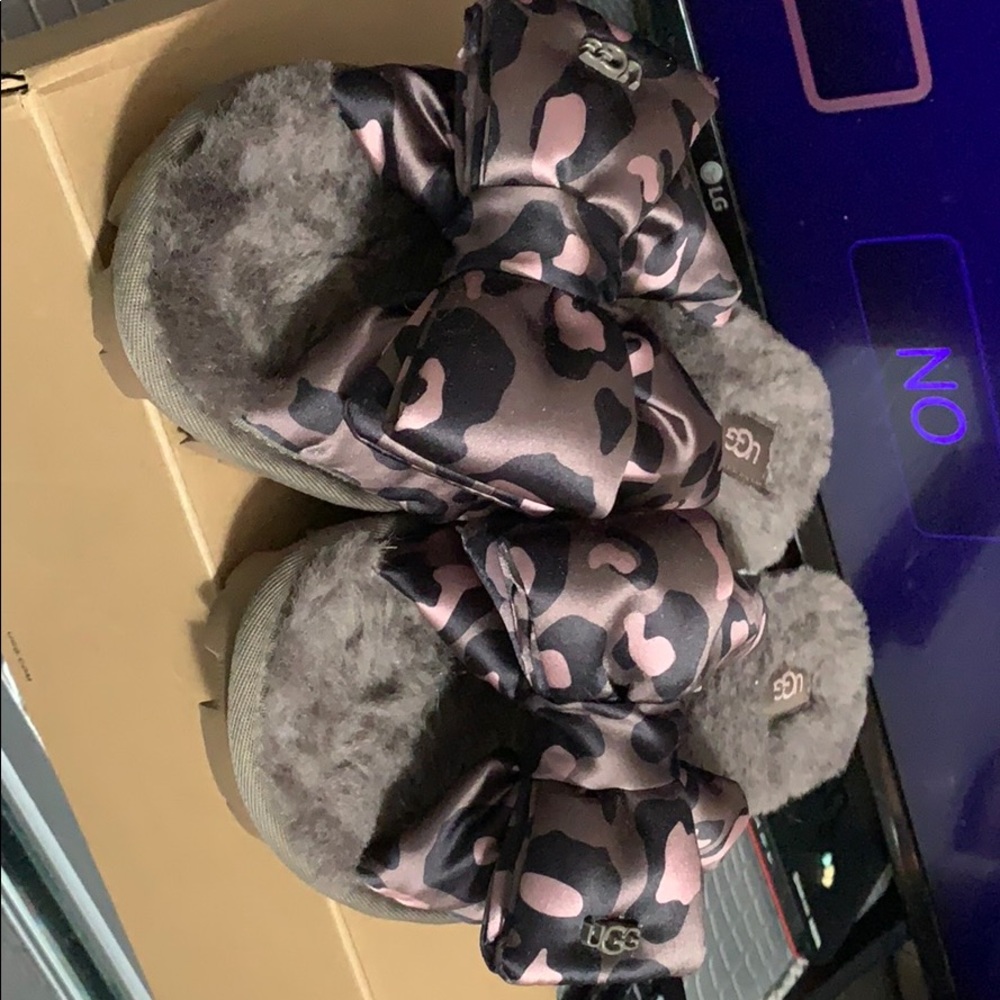 UGG Lushette Leopard Puffer slides